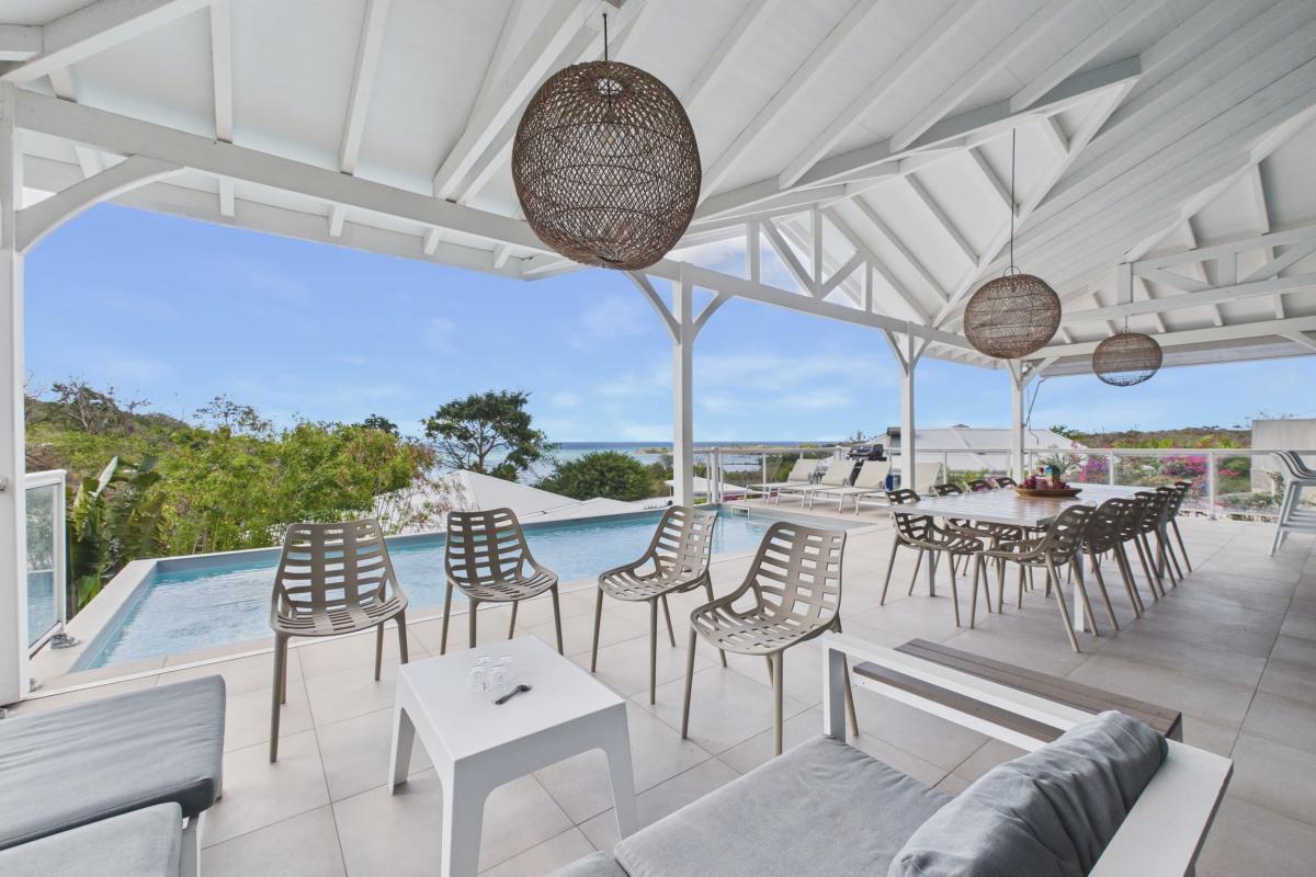 Location villa martinique 13 personnes 4 chambres - salon exterieur 2